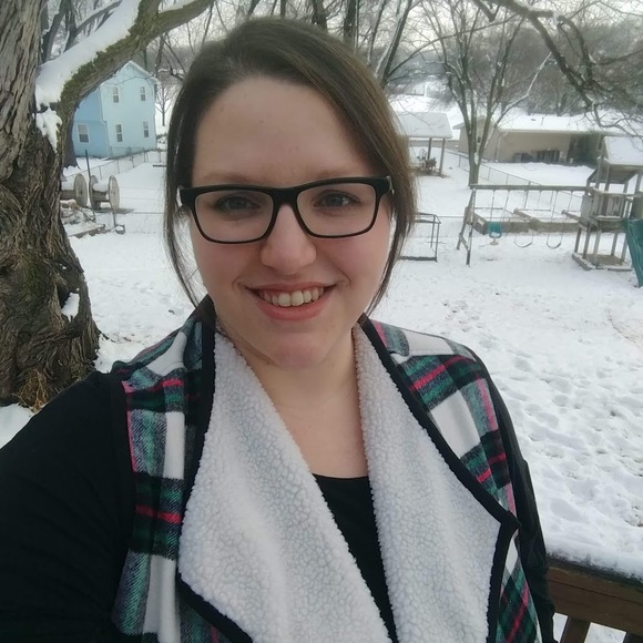 Meet your Posher, Amanda - Picture 1 of 1